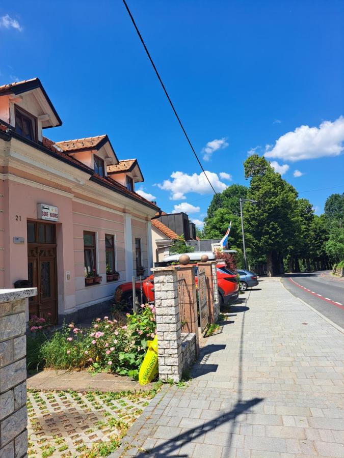 宜伍瓦尔住宿加早餐旅馆 波斯托伊纳 外观 照片