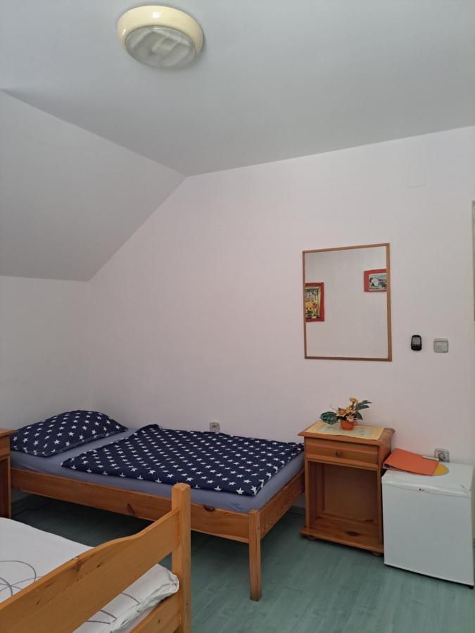 宜伍瓦尔住宿加早餐旅馆 波斯托伊纳 外观 照片